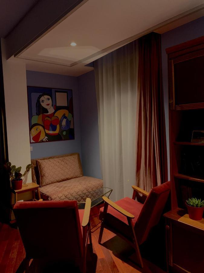 Downtown Italian Studio Bukarest Exterior foto